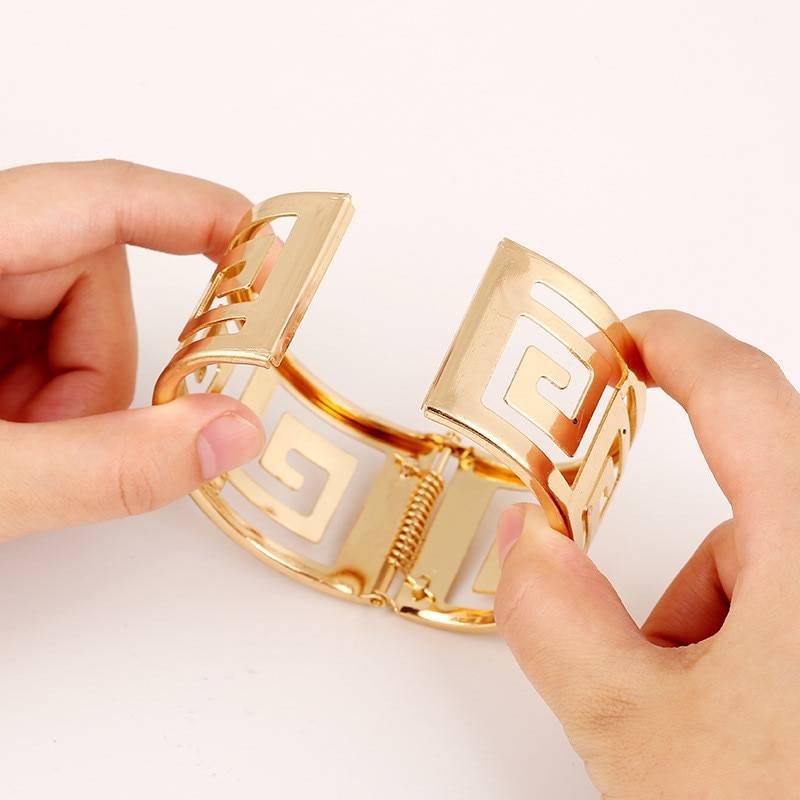 LZHLQ 2020 mode géométrique creux large Bracelet en métal pour les femmes Maxi Punk Bracelet manchette Bracelet célèbre marque bijoux accessoires